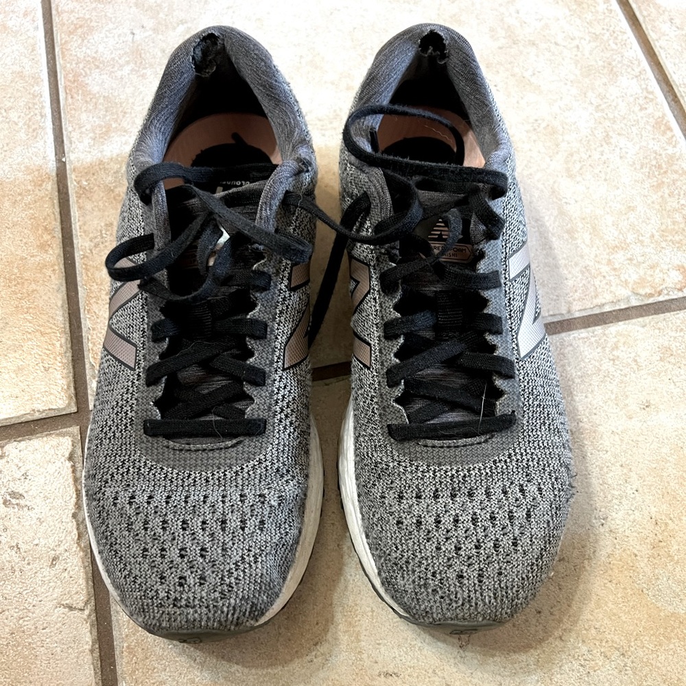 New Balance tennis shoes. Size W 5.0
